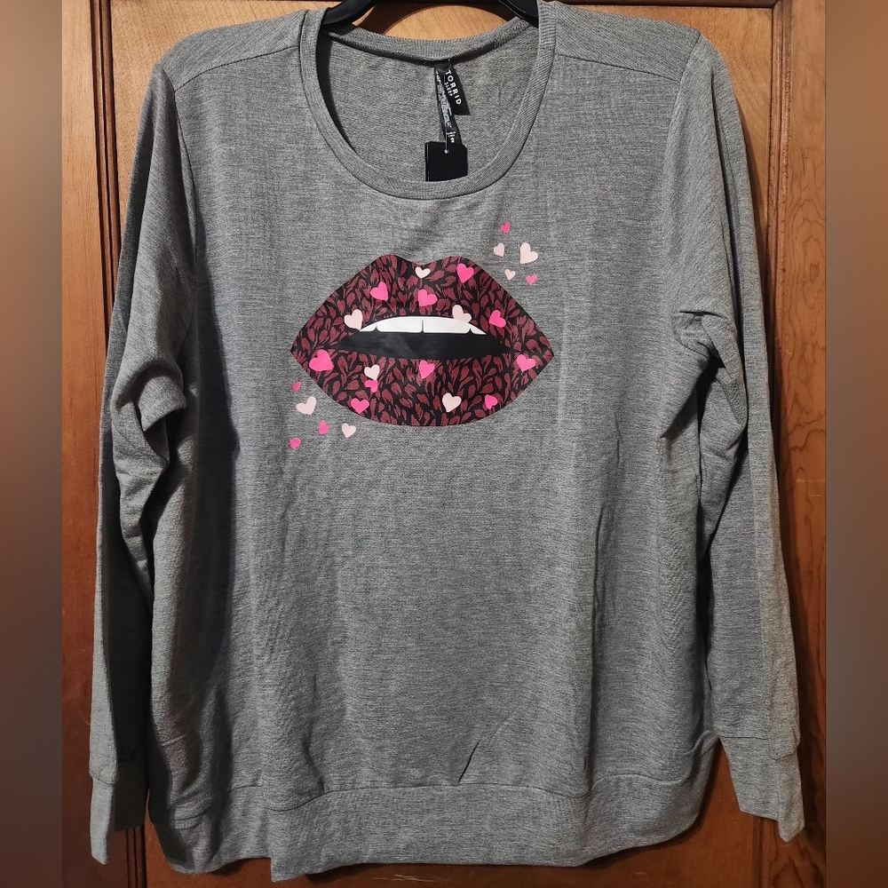 NWT Torrid Lips & Hearts Sweatshirt, sz 2